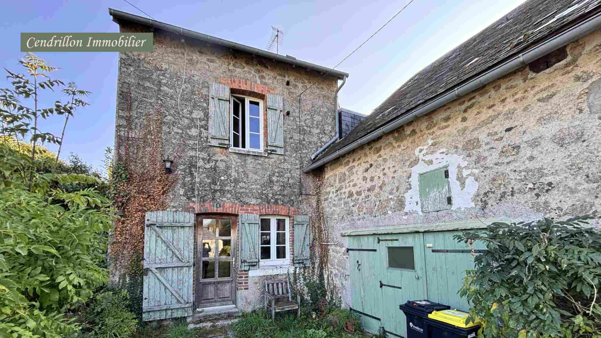 Maison en pierres, 80m2, deux chambres, grand jardin et dépe
