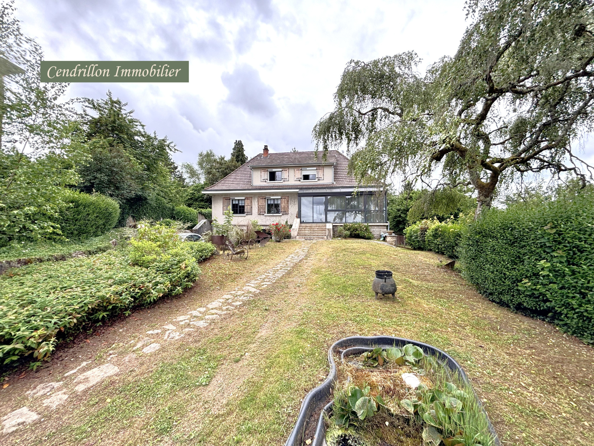 Pavillon 160m2 habitables, sur sous sol, 4 ch. et jardin de