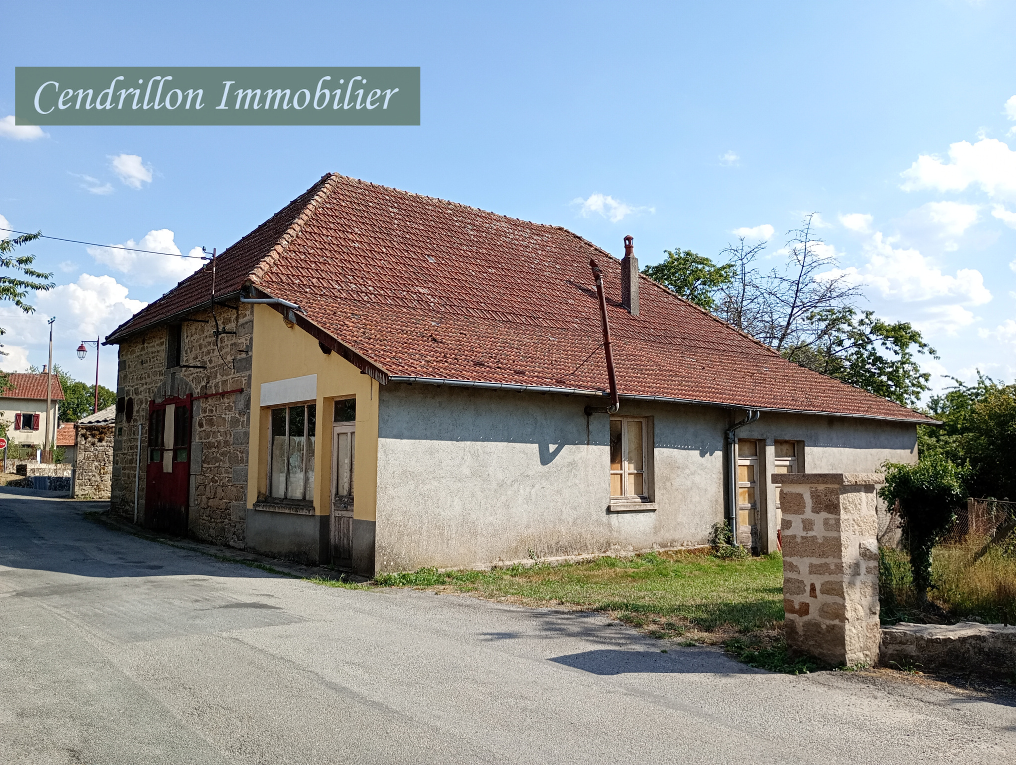 Ancien atelier de charron forgeron de 116 m2 avec sa boutiqu