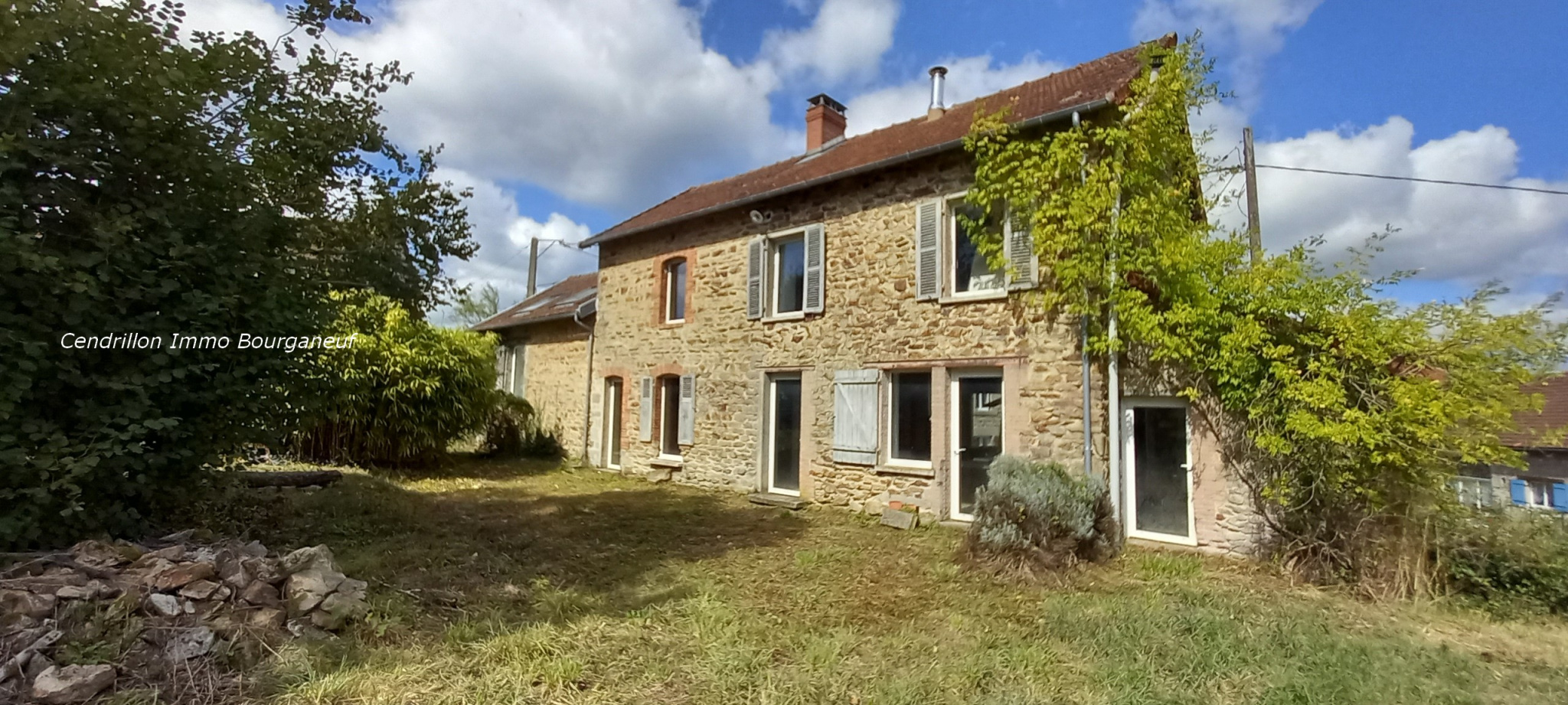 Maison indépendante en pierres,146m2 hab.,2 grandes chambres