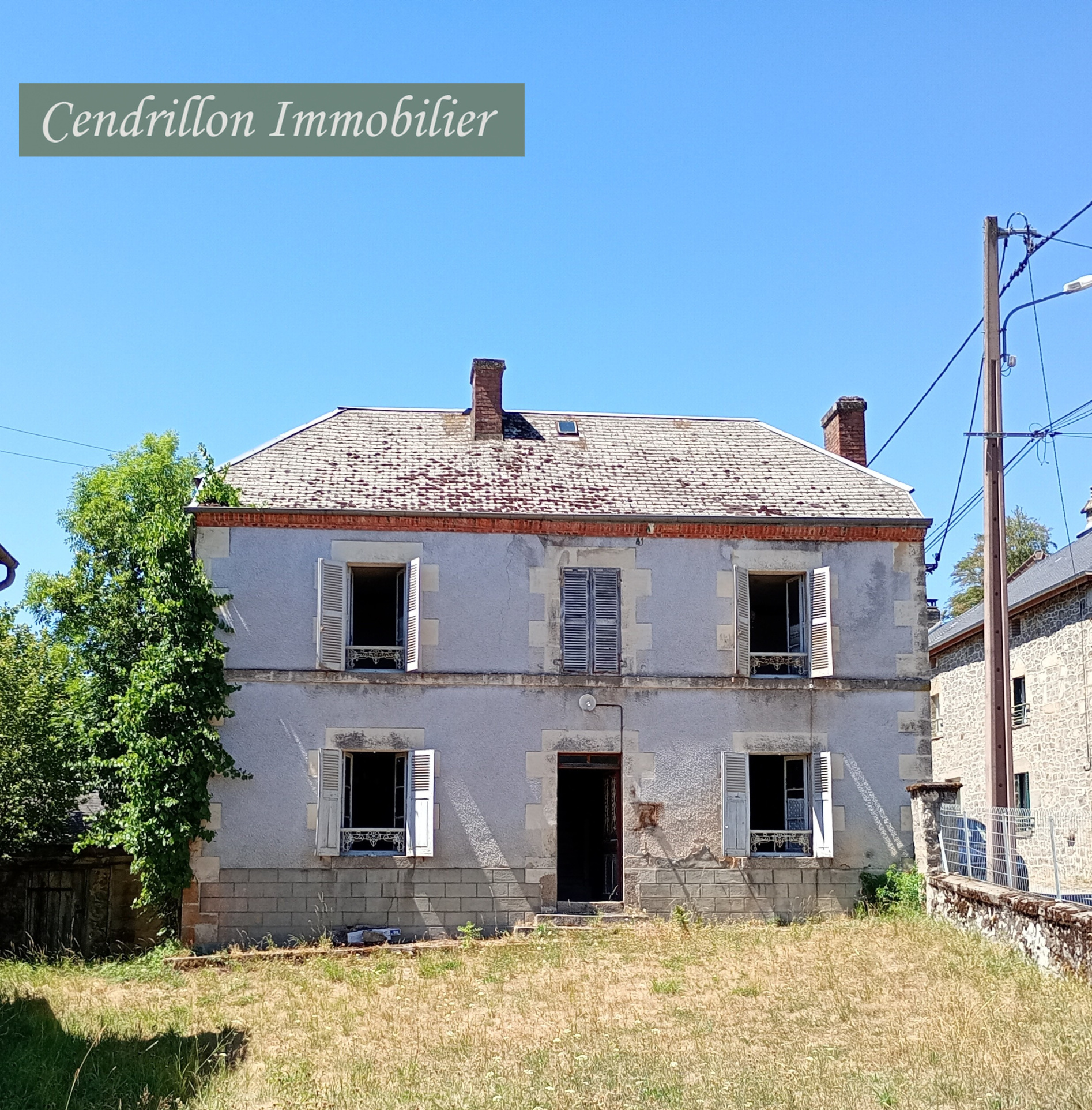 Très belle maison à rénover située dans un petit hameau proc
