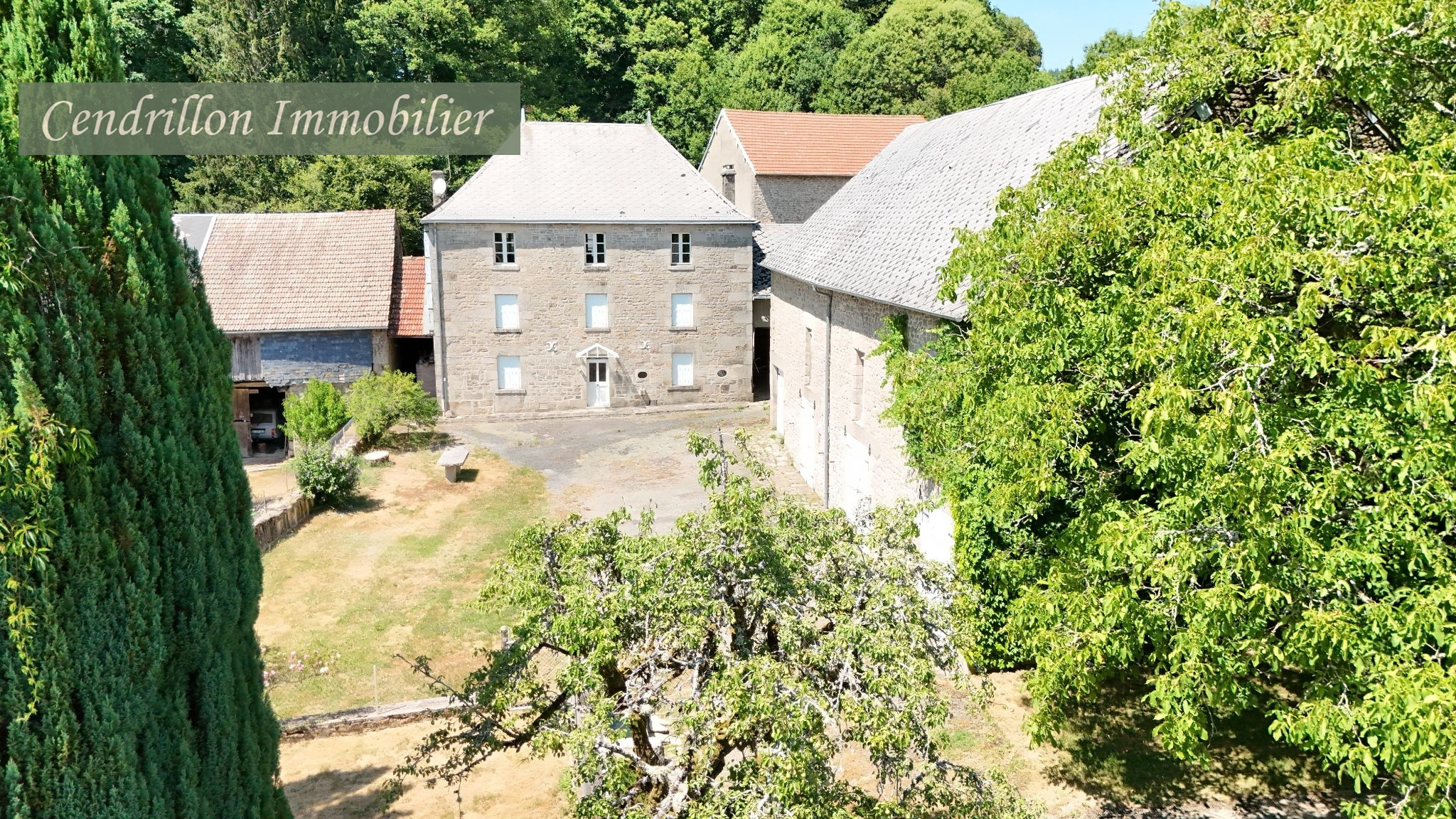 Rare : Authentique Propriété en Pierre sur 1,84 Hectares ave