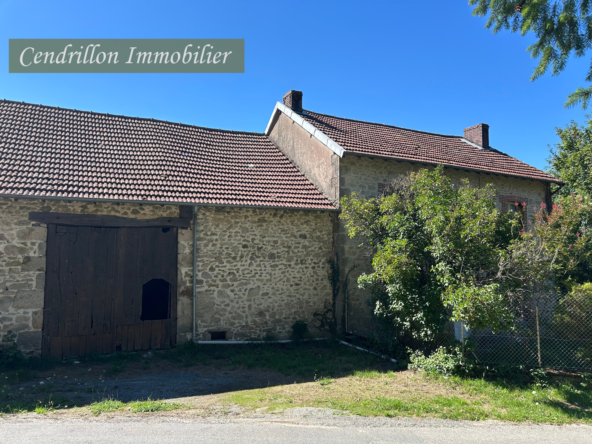 Maison en pierre 110 m2 habitables 5 chambres Grange e