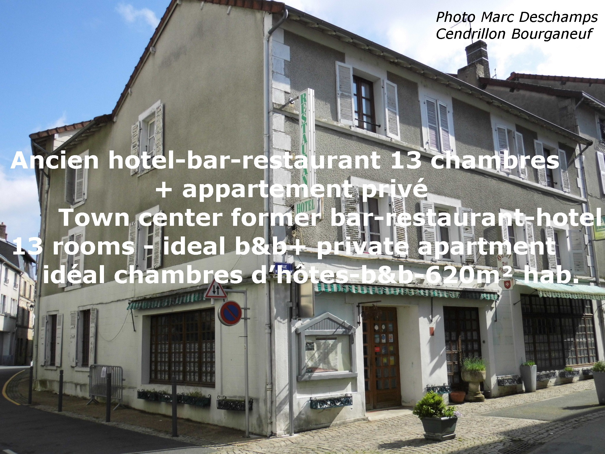 Immeuble de centre ville , hotel-bar-restaurant 13 chambres